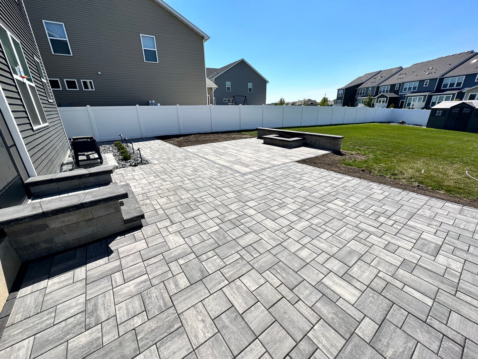 Gallery photos for Modern Backyard Patio Installation: Image #2