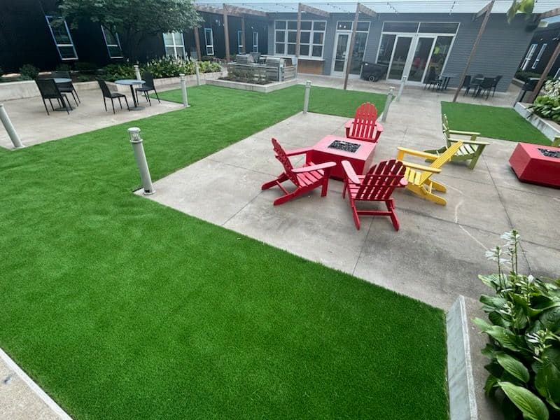 Gallery photos for Artificial Turf Installation for Modern Courtyard: Image #5