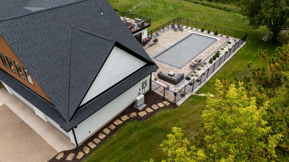 Gallery photos for Stunning Poolside Oasis in St Paul: Image #3