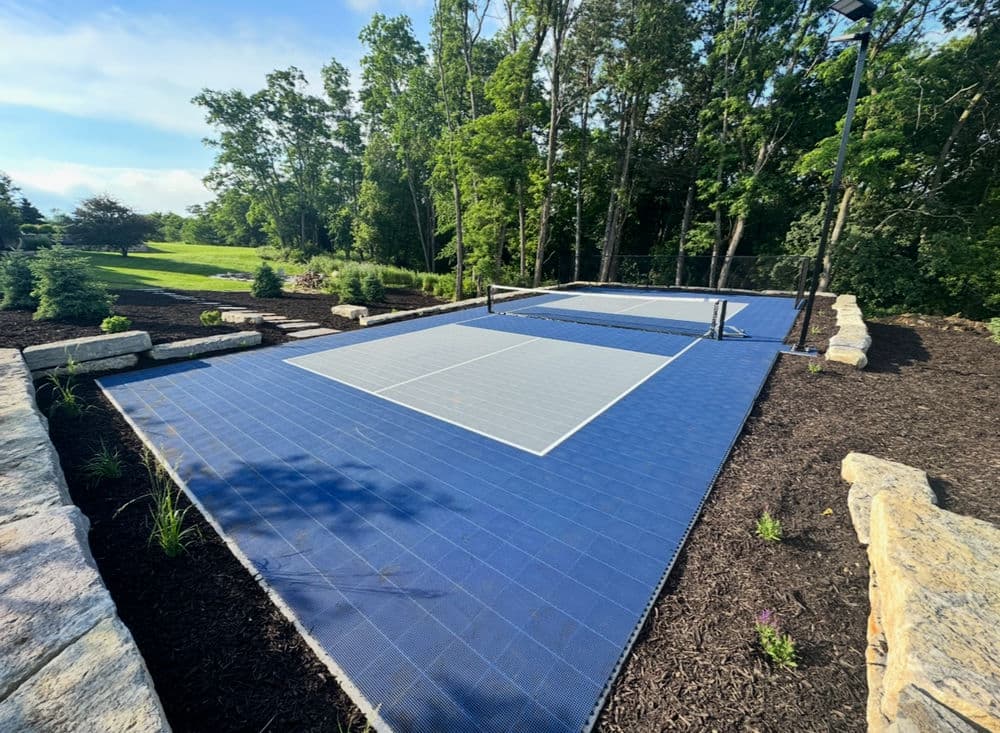 Gallery photos for Artificial Turf Installation for Modern Courtyard: Image #2