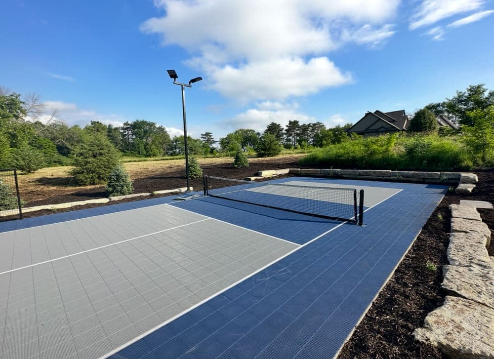 Gallery photos for Artificial Turf Installation for Modern Courtyard: Image #1