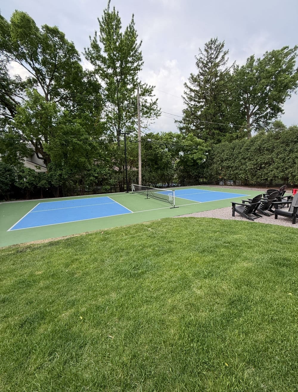 Gallery photos for Artificial Turf Installation for Modern Courtyard: Image #3